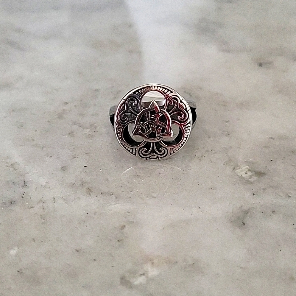 Costume ring